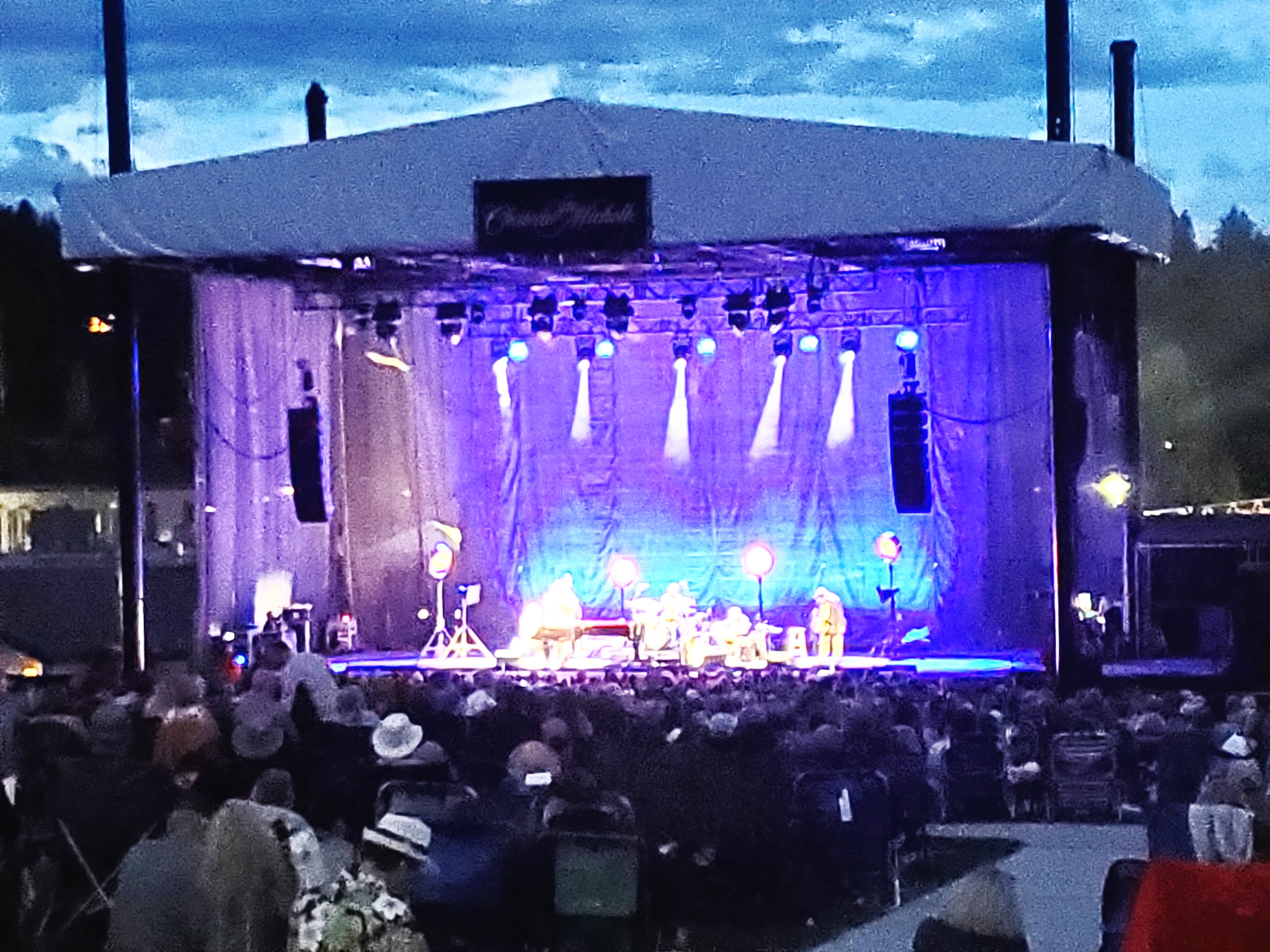 #Rain, #lightning, #picnic & @DianaKrall outdoor #concert w/ @SemiSami at @ChateauSteMichelle. Thought there'd be more vocals & less instrumentals. Funny when she said, 